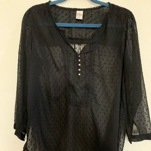 3/$15🌼 Black shear top - Size Medium